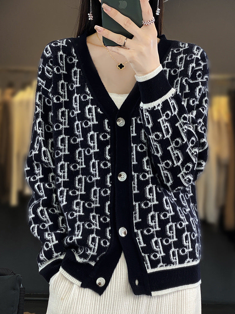 Women's Patterned Jacquard Knitted Cardigan with V-Neck and Pearl Buttons Mune Fashion