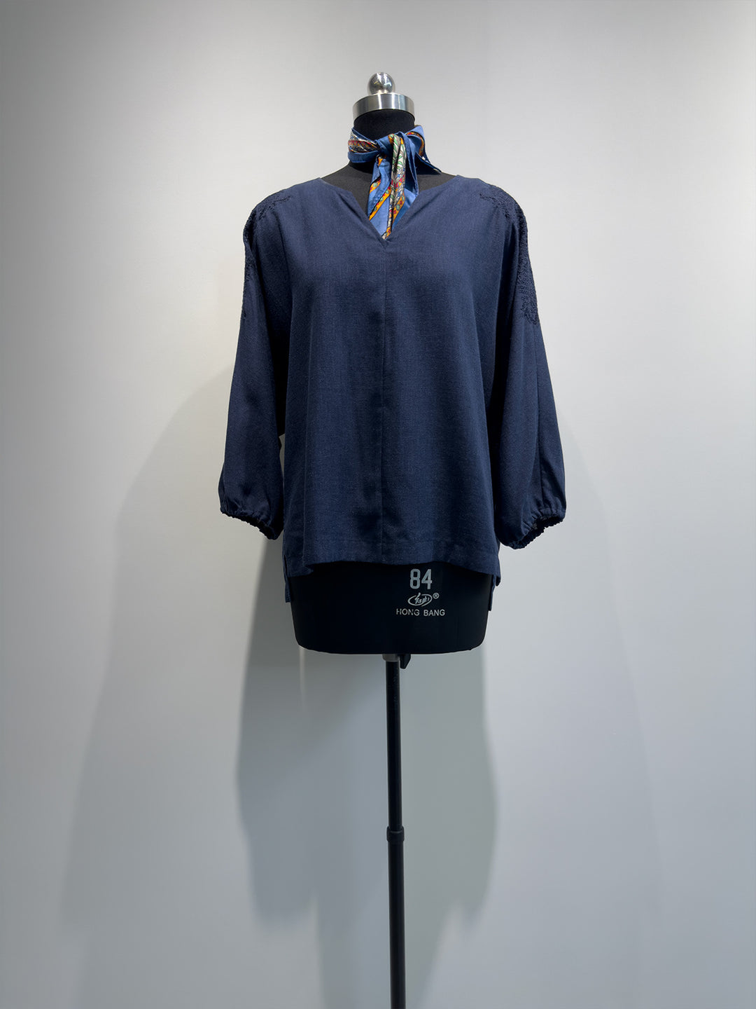 Women Embroidered V-Neck Blouse Mune Fashion