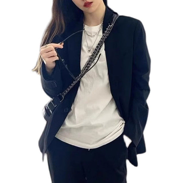 Ladies Elegant Short Blazer with Subtle Structure Mune Fashion