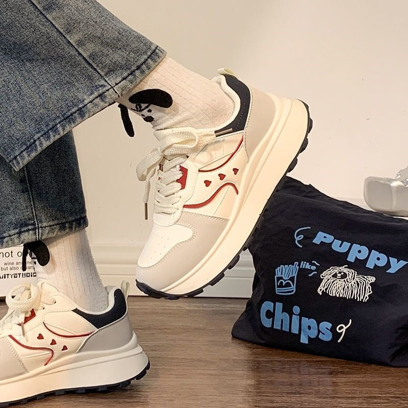 Ladies' platform sneaker in retro trail look with heart decorative seams and chunky tread sole Mune Fashion
