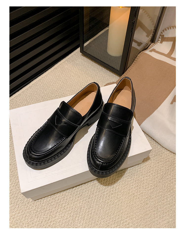 Ladies timeless penny loafers with profiled rubber edge and moccasin seam Mune Fashion
