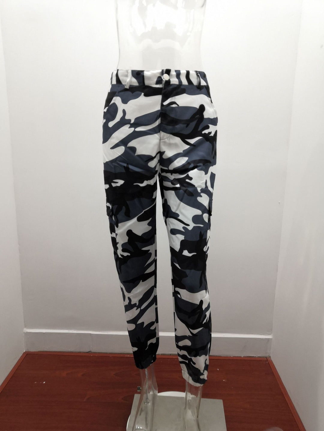 Women's cargo pants with urban camouflage print and elastic waistband Mune Fashion