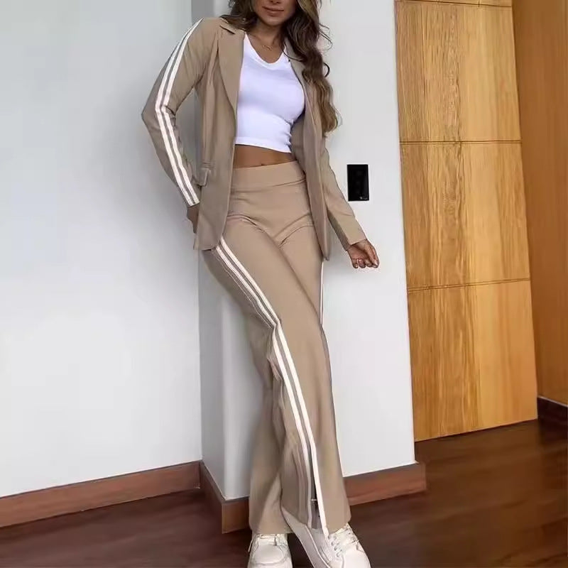 Ladies nan sporty-elegant two-piece blazer set with fitted blazer and wide jogging pants cut with side stripes Mune Fashion