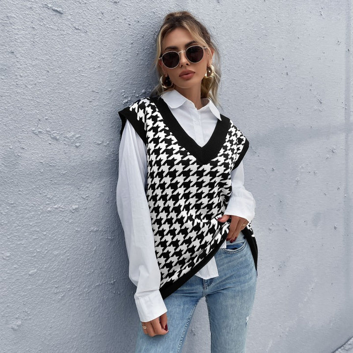 Ladies High-Quality Knit Sweater with V-Neck and Houndstooth Pattern Mune Fashion