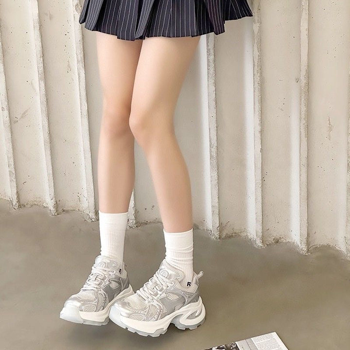 Ladies sporty sneakers with breathable upper material and cushioning sole Mune Fashion