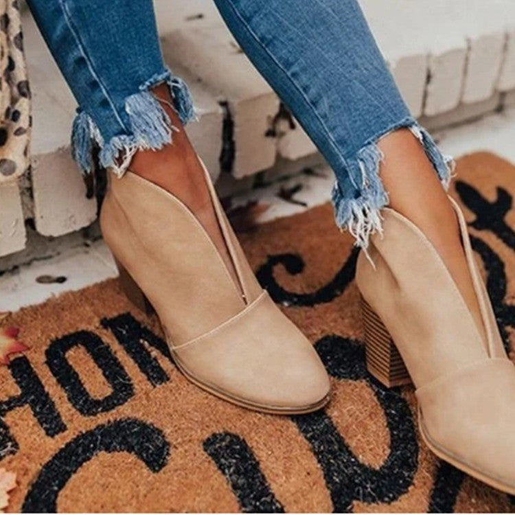 Women's ankle-high V-Cut ankle boots with stacked block heel and pointed toe Mune Fashion