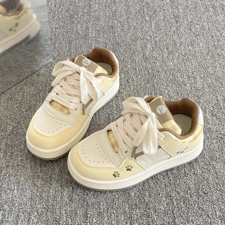 Women's sneakers in playful design with decorative bear motifs and comfortable sole Mune Fashion