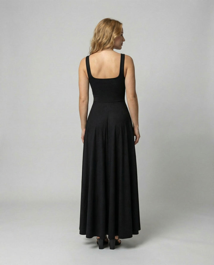 Elegant women's maxi dress with soft cut & square neckline | Mune Fashion