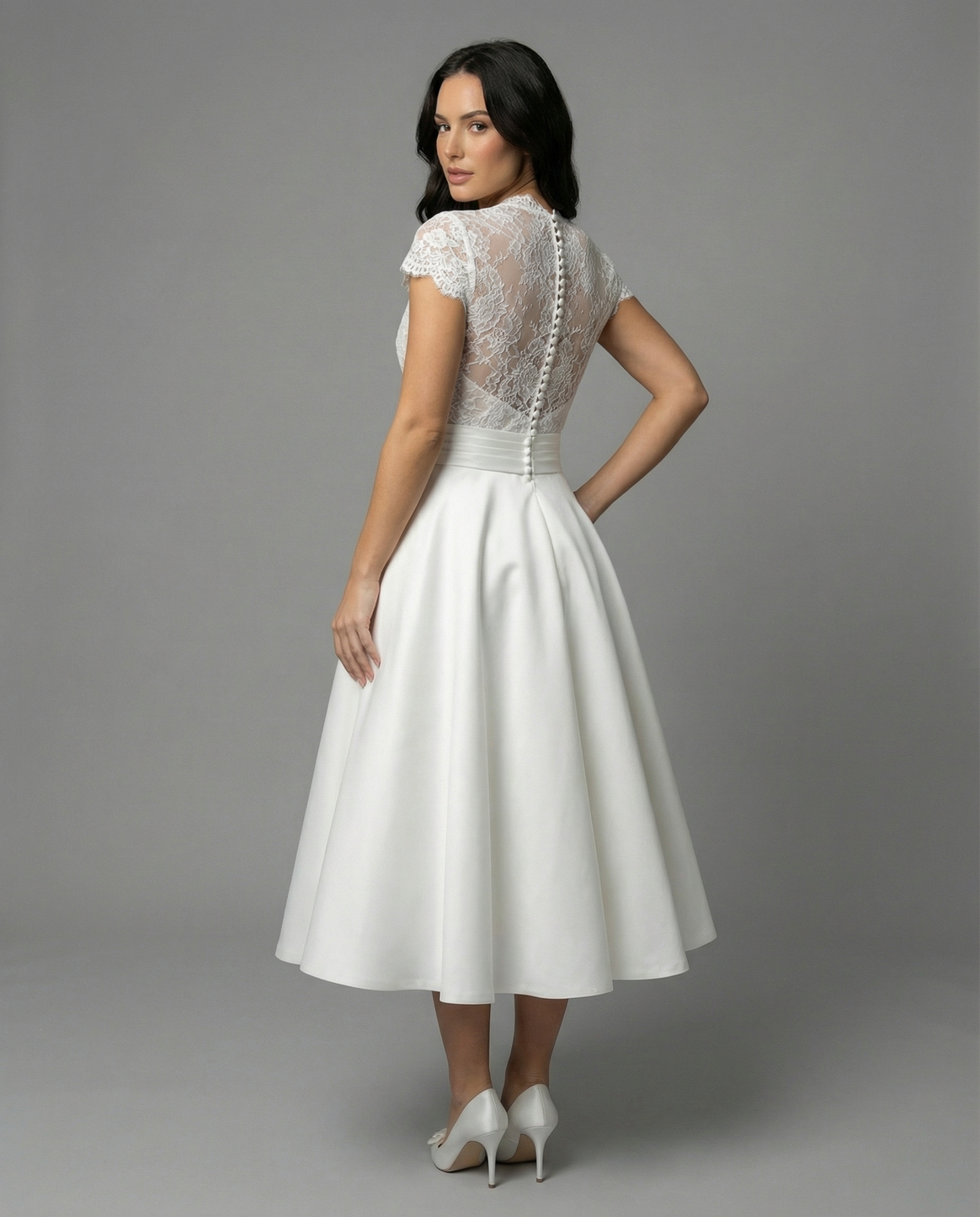 Women's High-Quality Wedding Dress with Lace Details and Flowing Skirt Mune Fashion