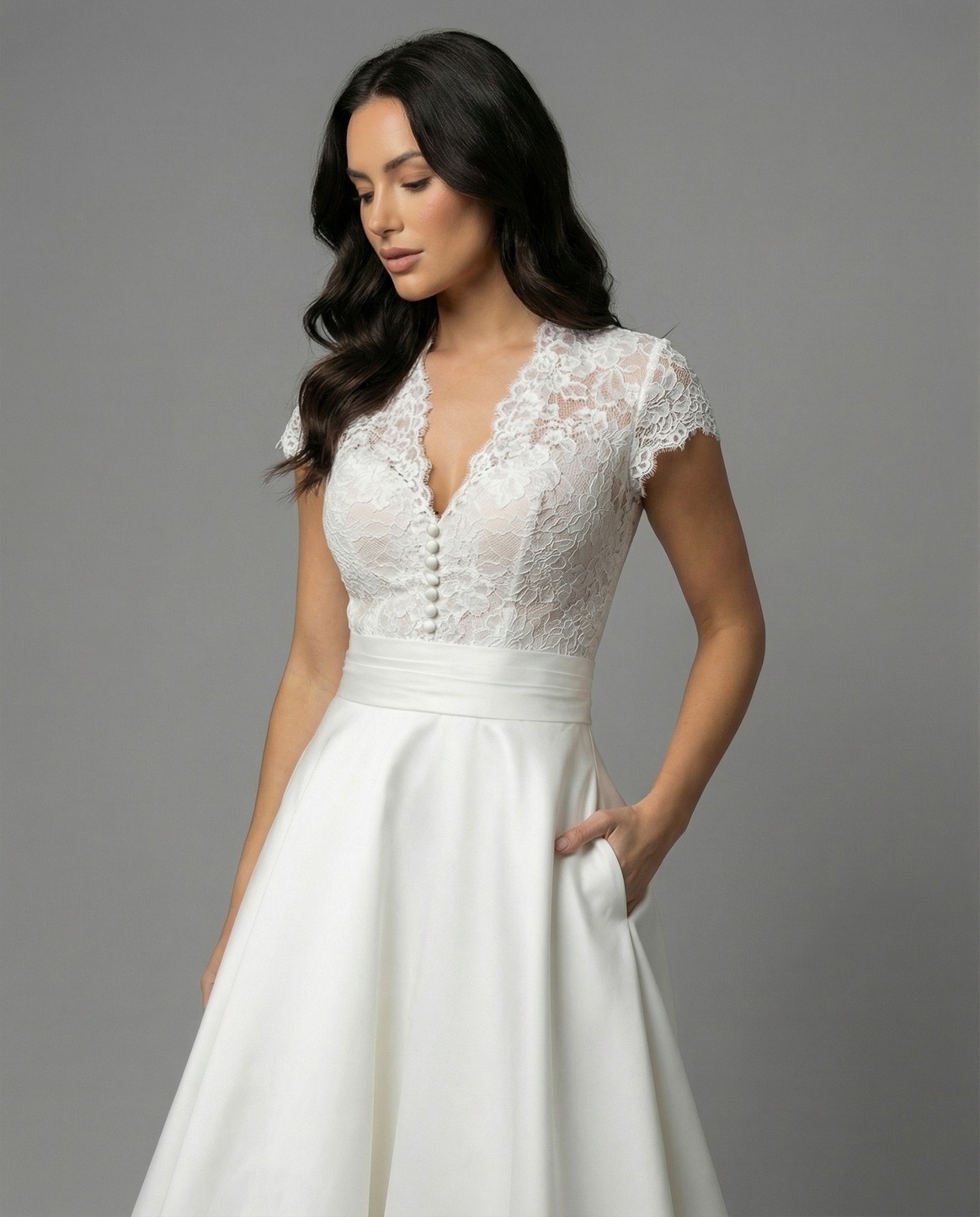 Women's High-Quality Wedding Dress with Lace Details and Flowing Skirt Mune Fashion