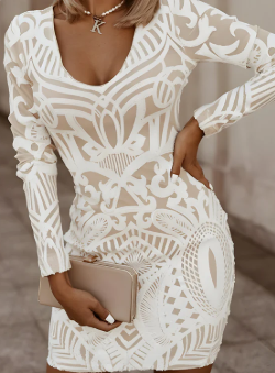 Mune | Form-Fitting Bodycon Dress with V-Neck & Pattern Texture