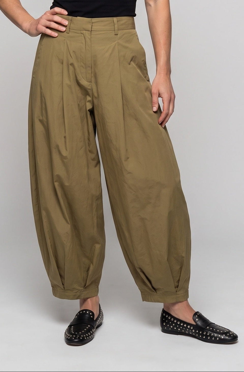 Women Wide High-Waist Harem Pants with Pleats and Cuffs Mune Fashion