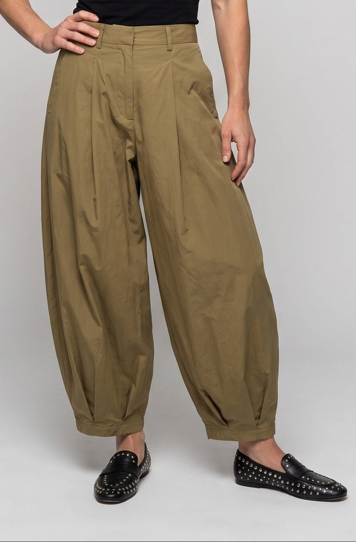 Women Wide High-Waist Harem Pants with Pleats and Cuffs Mune Fashion