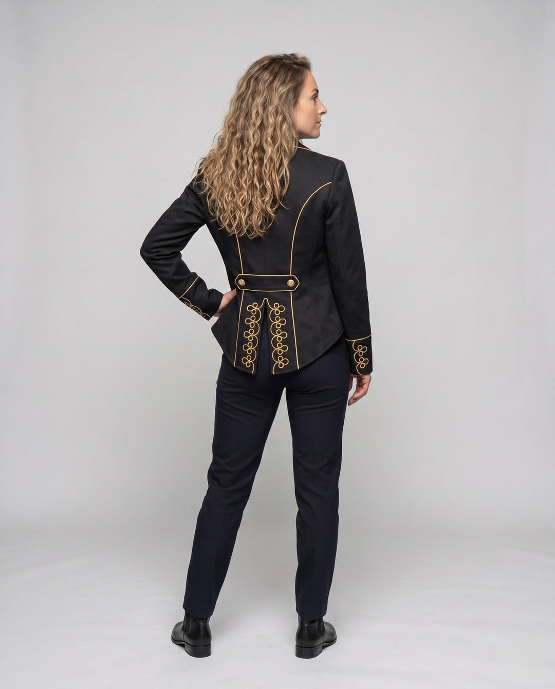 Women's historical tailcoat with intricate decorations Mune Fashion