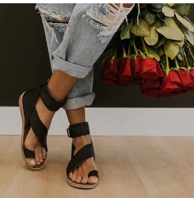 Mune Fashion | Sandals with cross strap and toe ring