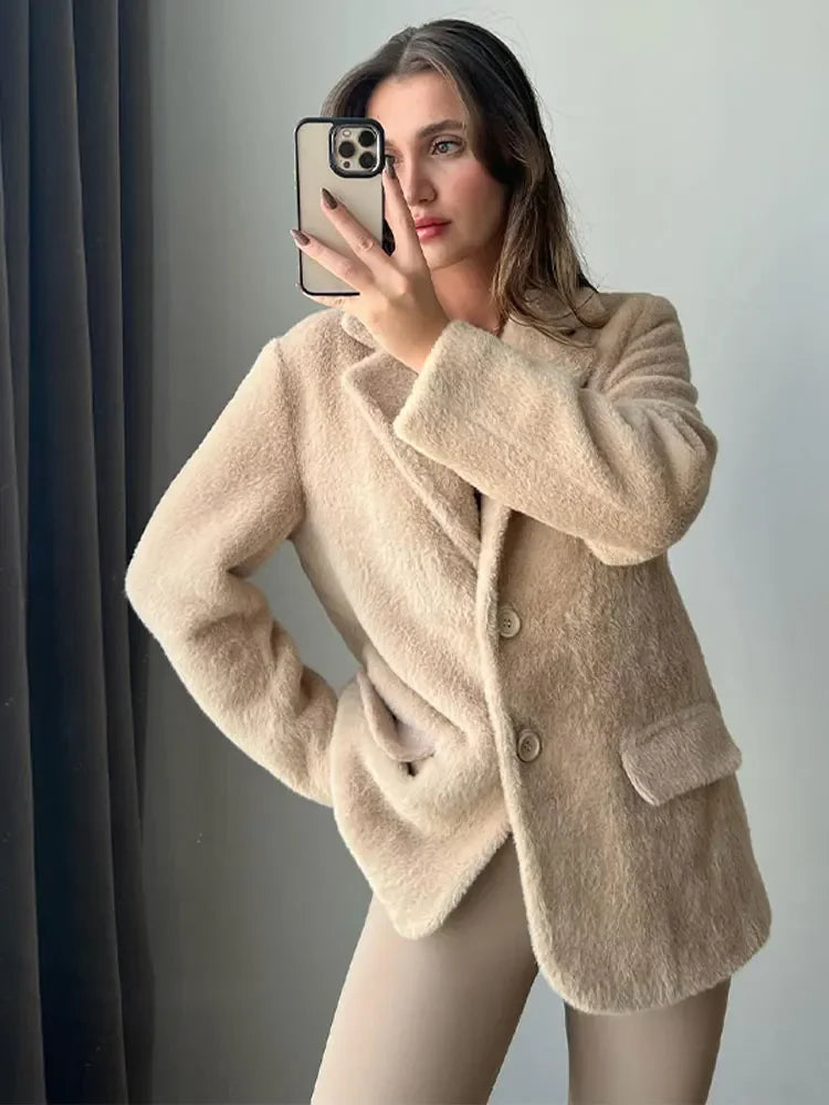 Mune | Plush Women's Coat - Warm, fashionable and luxurious
