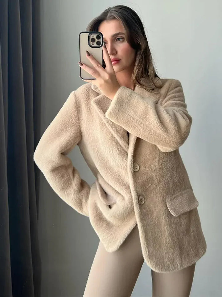 Mune | Plush Women's Coat - Warm, fashionable and luxurious