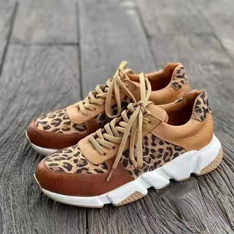 Comfortable women's shoes with leopard pattern