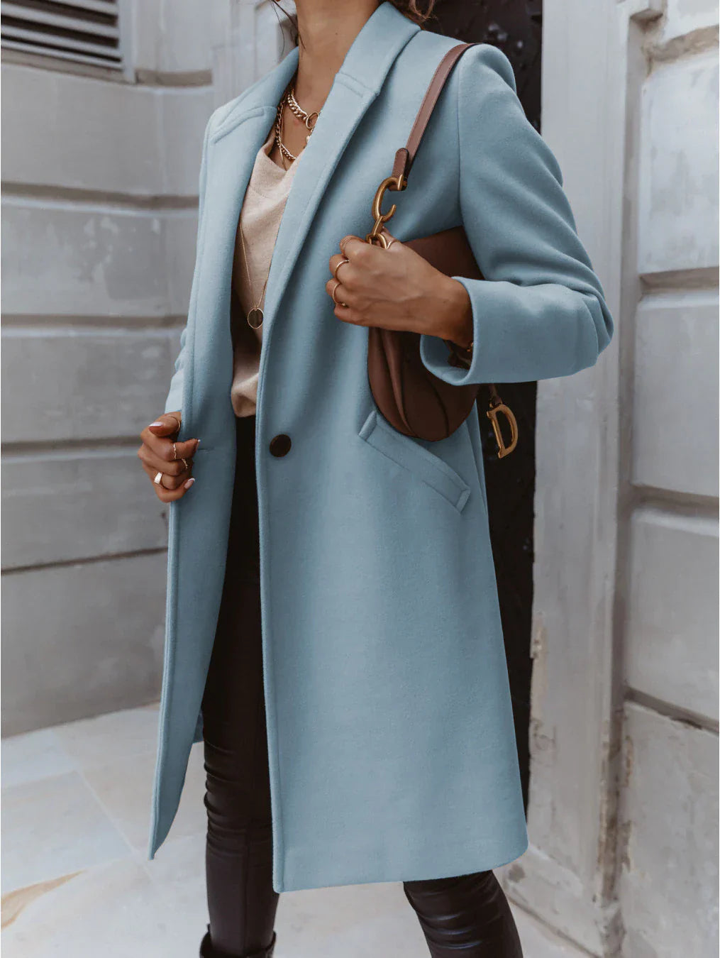 Mune | Coat with lapel and button