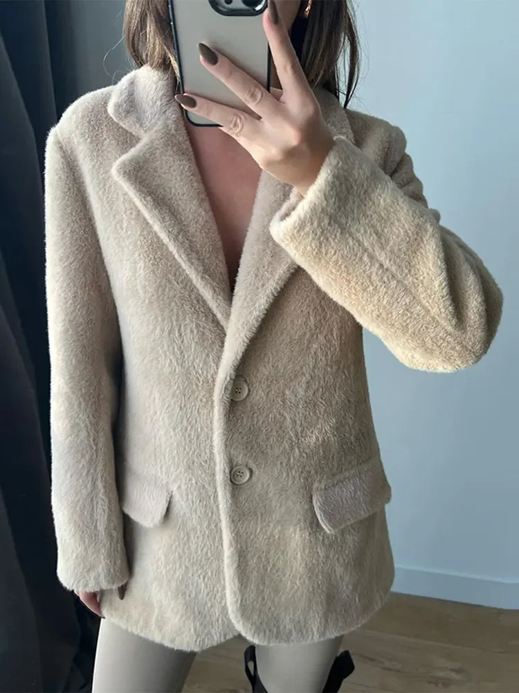Mune | Plush Women's Coat - Warm, fashionable and luxurious