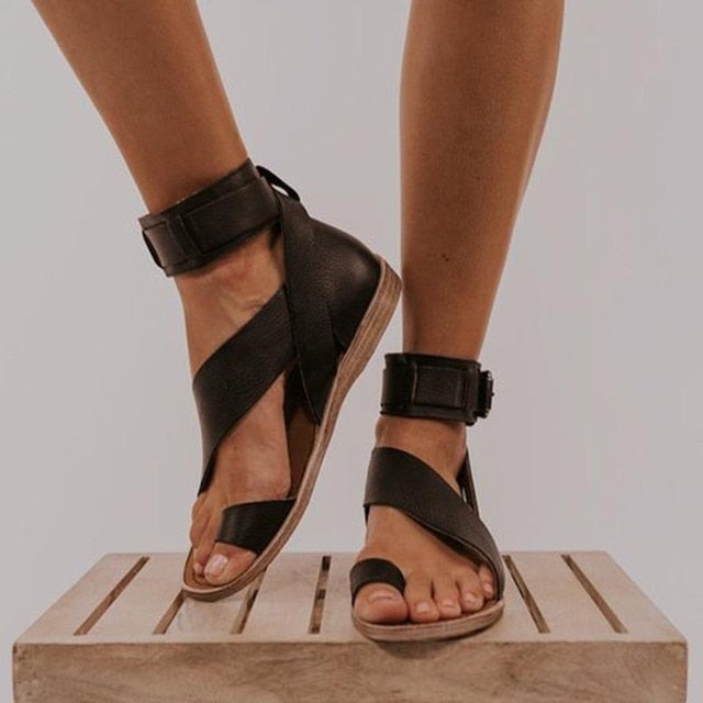 Mune Fashion | Sandals with cross strap and toe ring