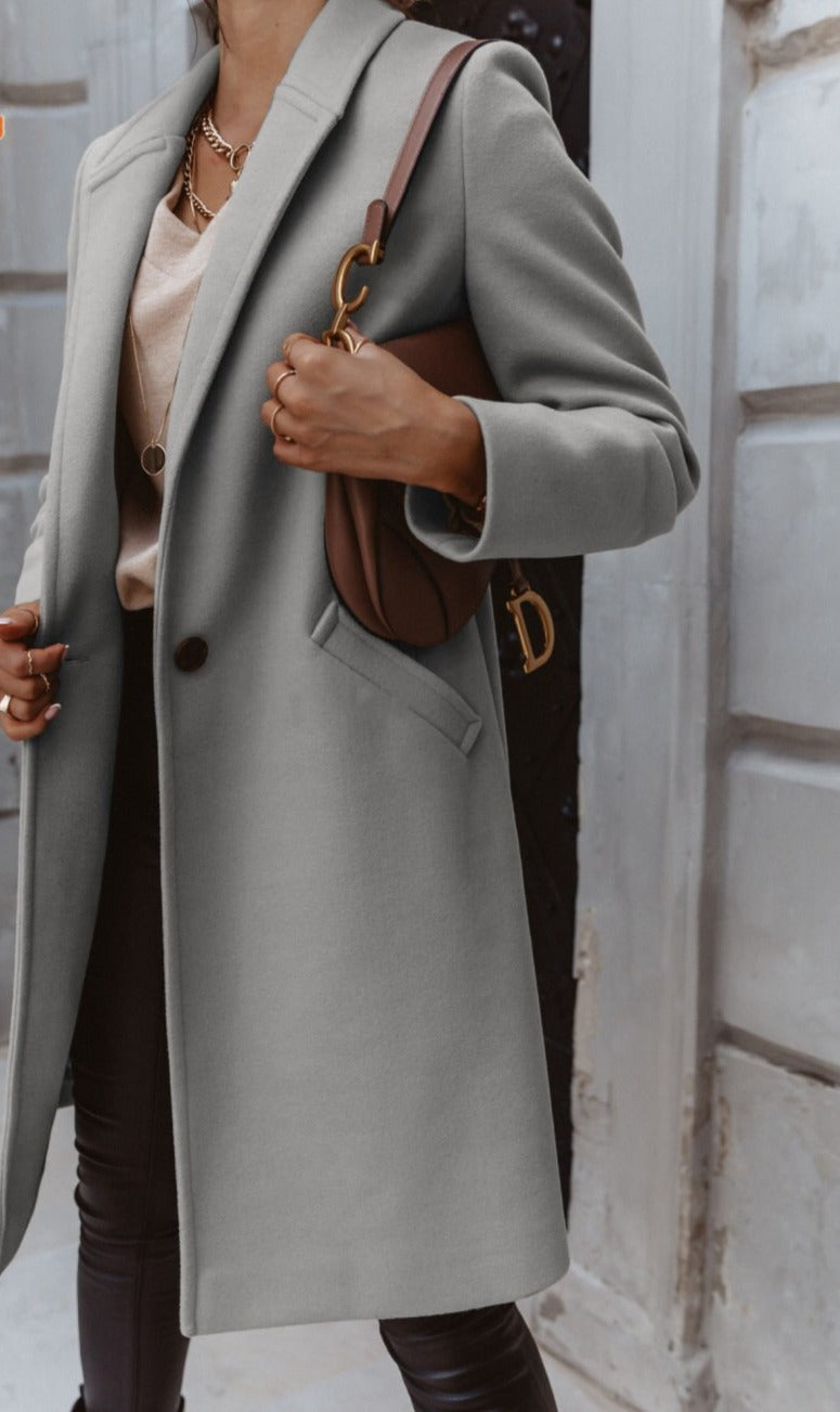 Mune | Coat with lapel and button