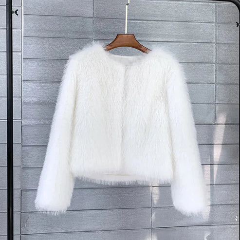 Mune | Elegant Short Coat Made Of Faux Fur