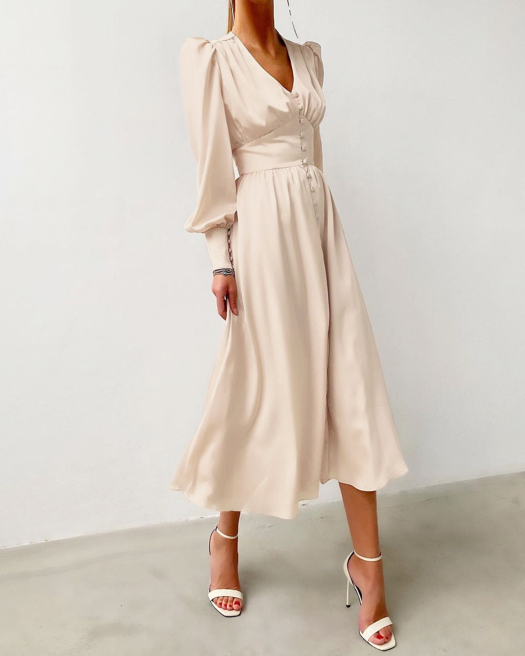 Mune | Elegant Party Dress With V-Neckline And Puffed Sleeves For Women