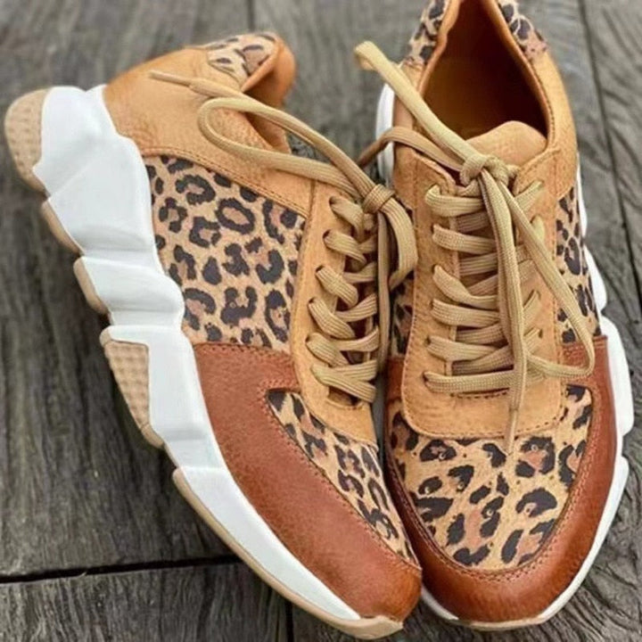 Comfortable women's shoes with leopard pattern