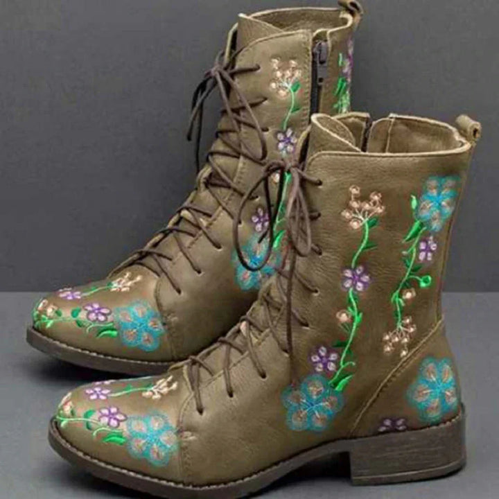 Mune | Retro Boots With Ethno Embroidery