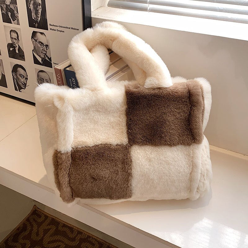 Mune | Dante Pipa Plush Handbag A comfortable and wintery handbag for women