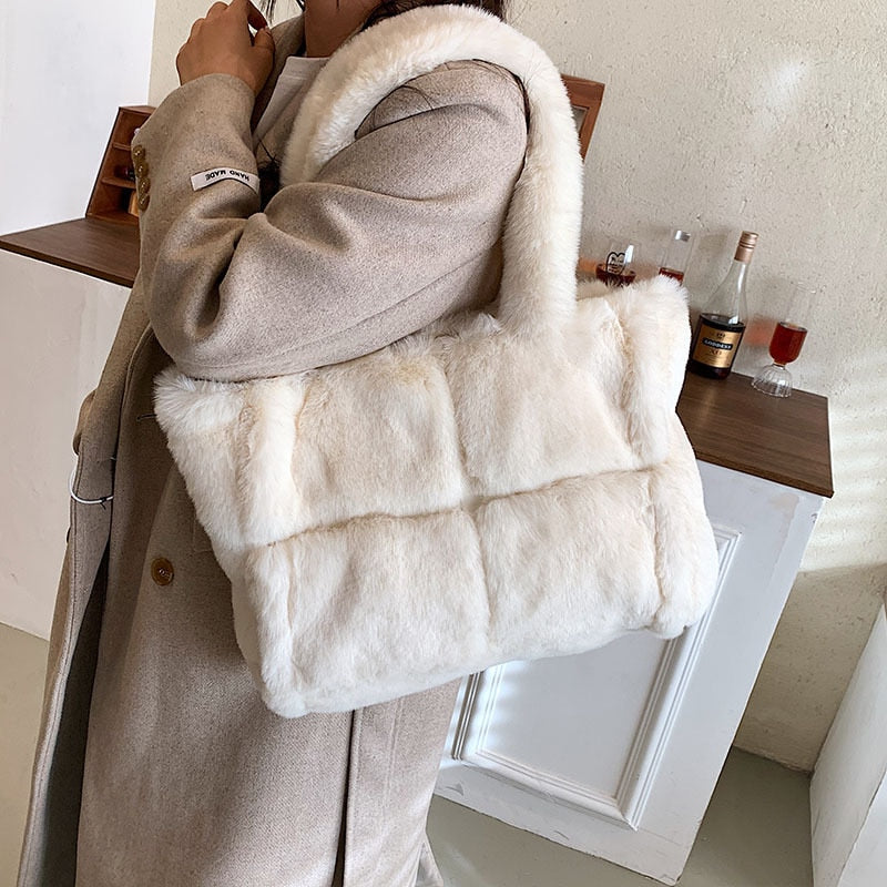 Mune | Dante Pipe Plush Handbag A Comfortable & Wintry Women's Handbag
