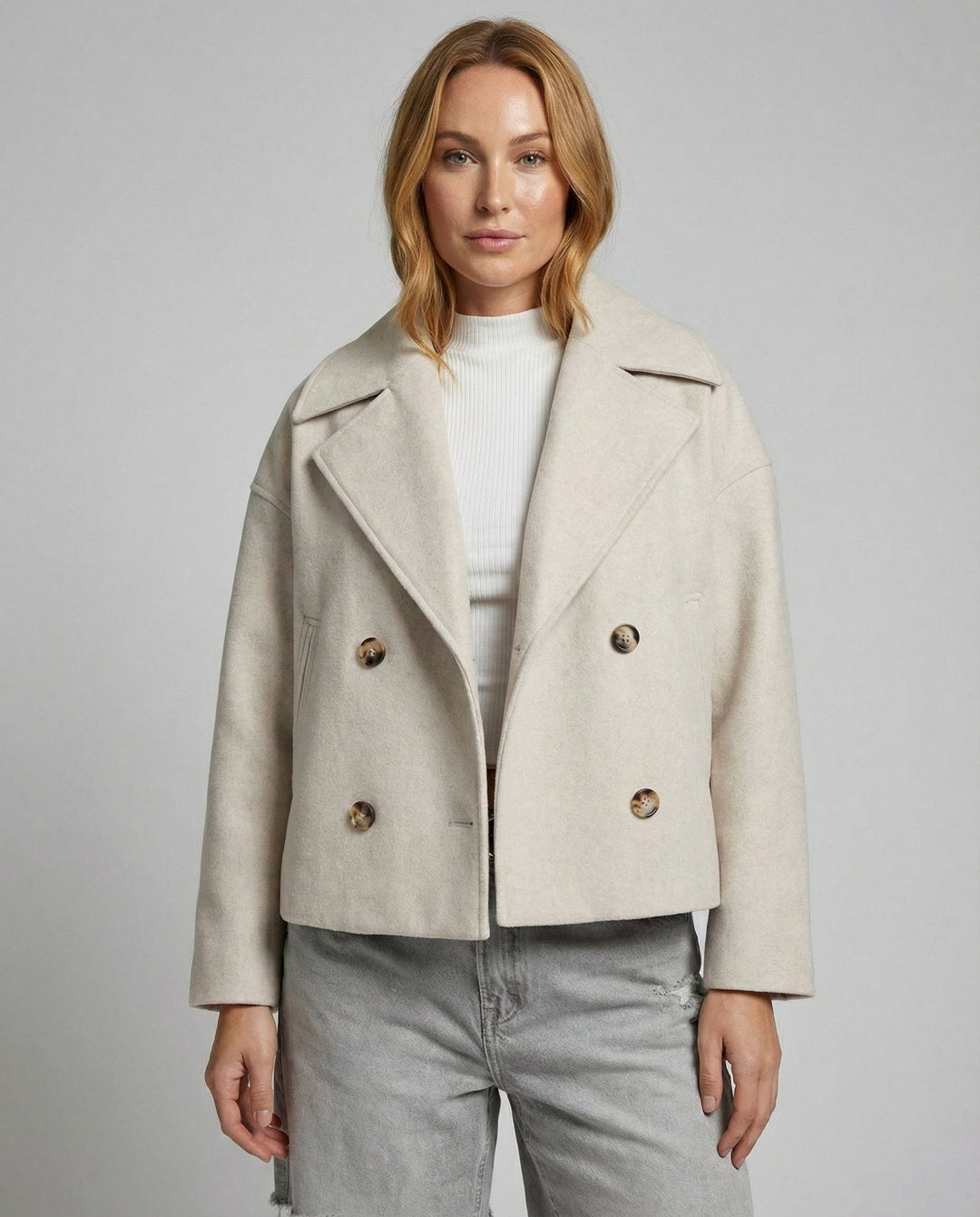 Short double-breasted women's jacket