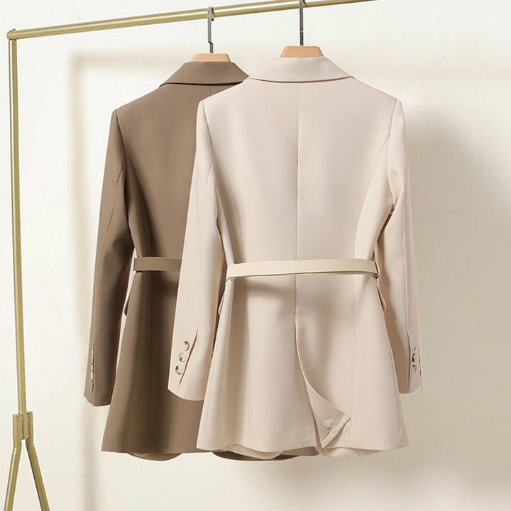 Mune | Tailored women's blazer with belt and flap pockets