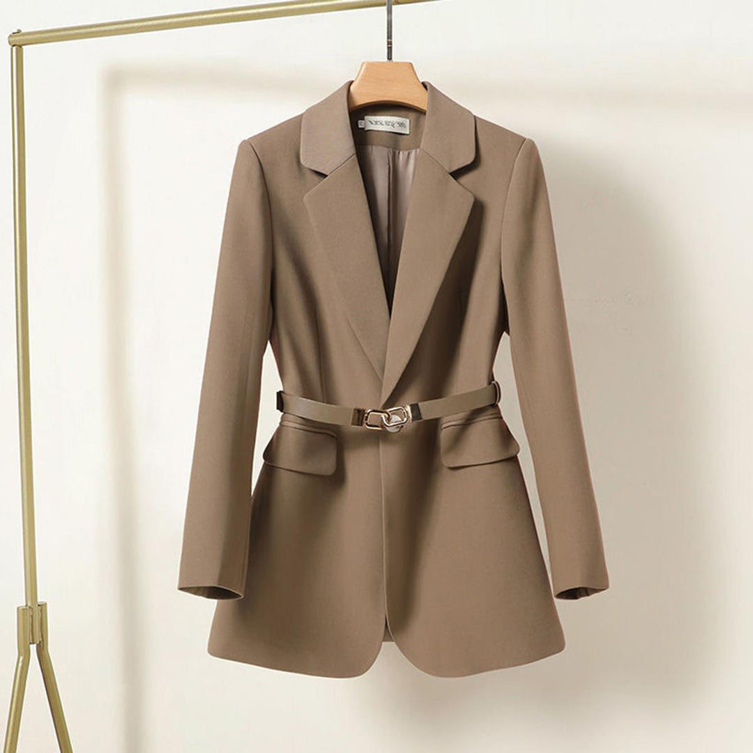 Mune | Tailored women's blazer with belt and flap pockets