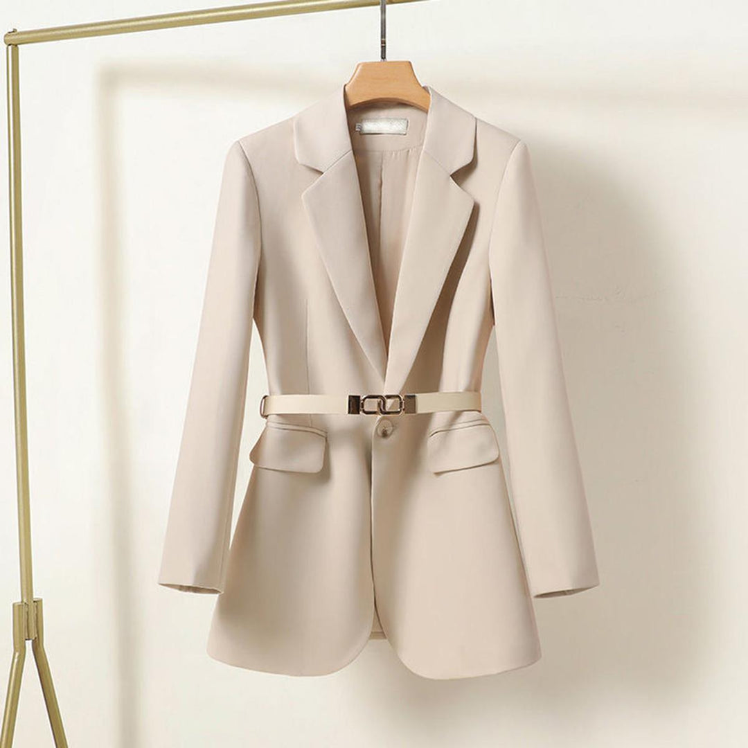 Mune | Tailored women's blazer with belt and flap pockets