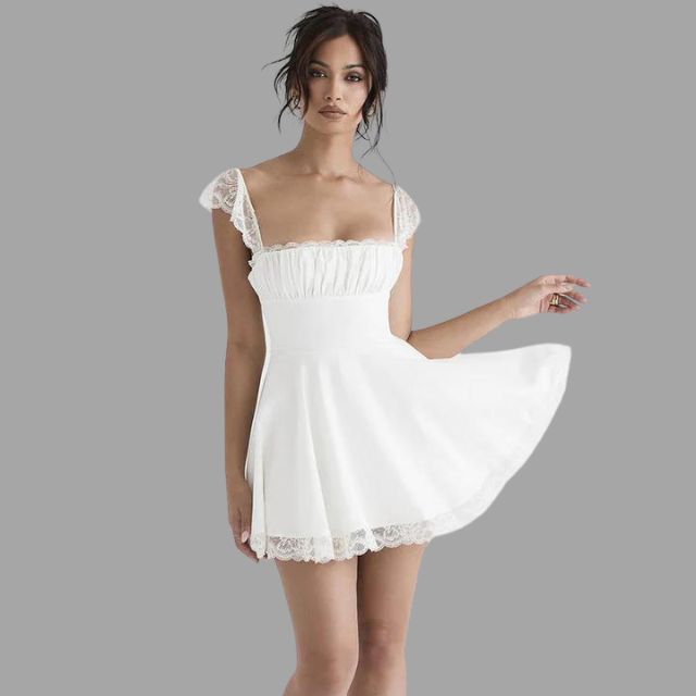 Mune | Dress with lace and flowing skirt