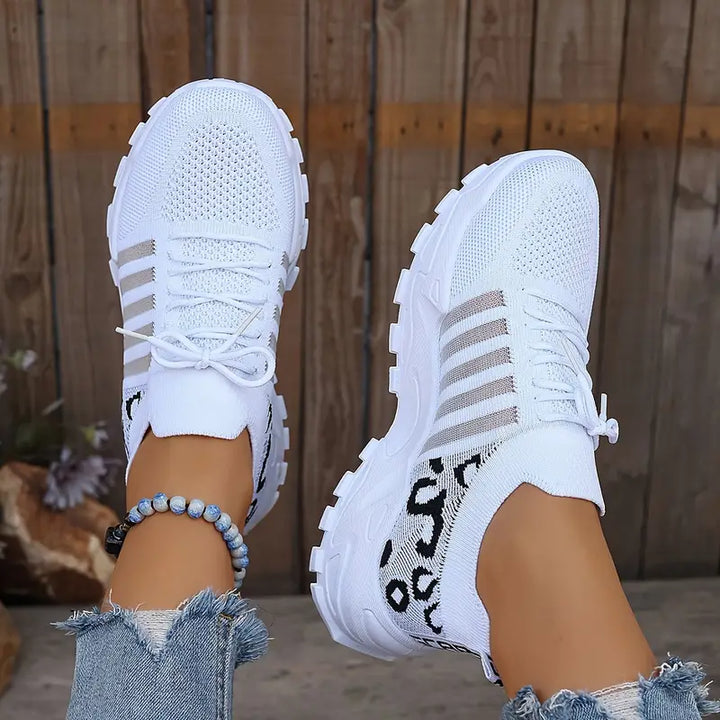 Breathable sneakers with leopard pattern