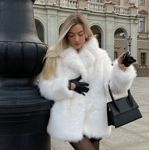 Mune | Elegant Coat with Timeless Design for Women