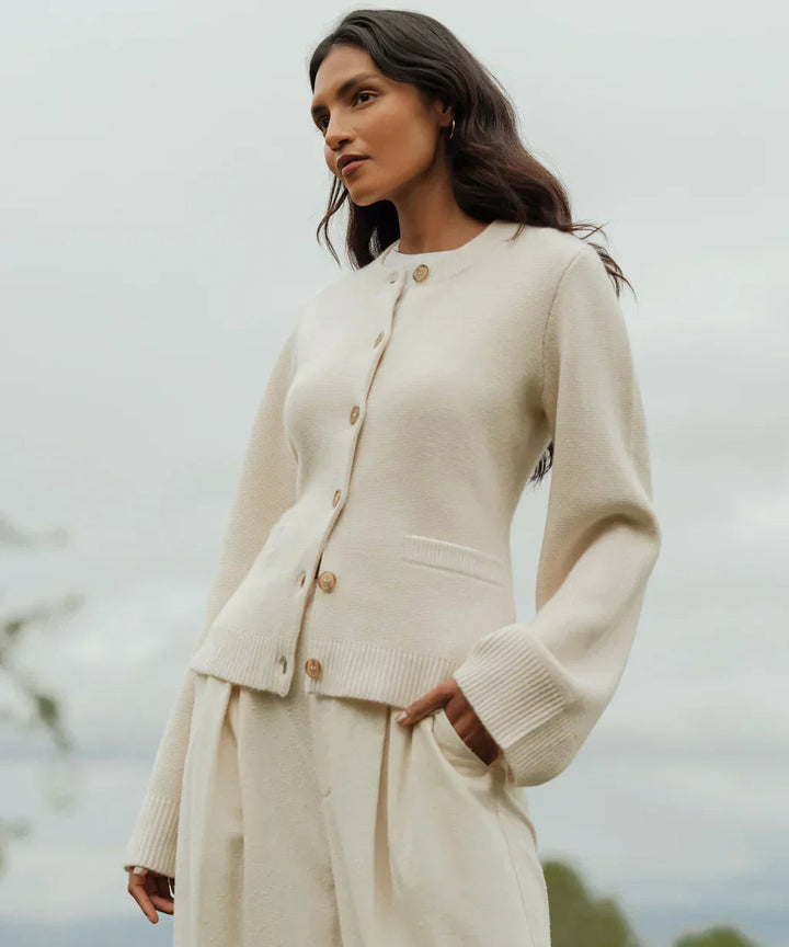 Mune | Women's timeless wool vest with buttons and long sleeves