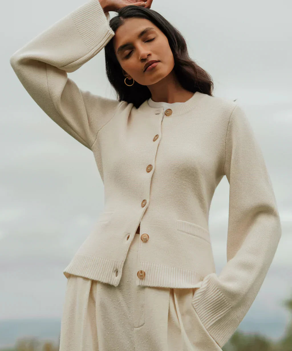 Mune | Women's timeless wool vest with buttons and long sleeves