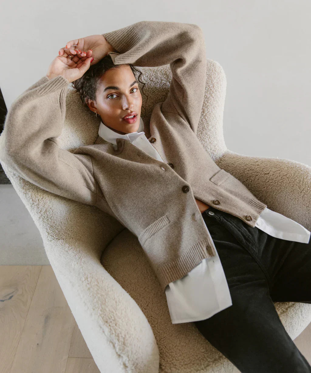 Mune | Women's timeless wool vest with buttons and long sleeves