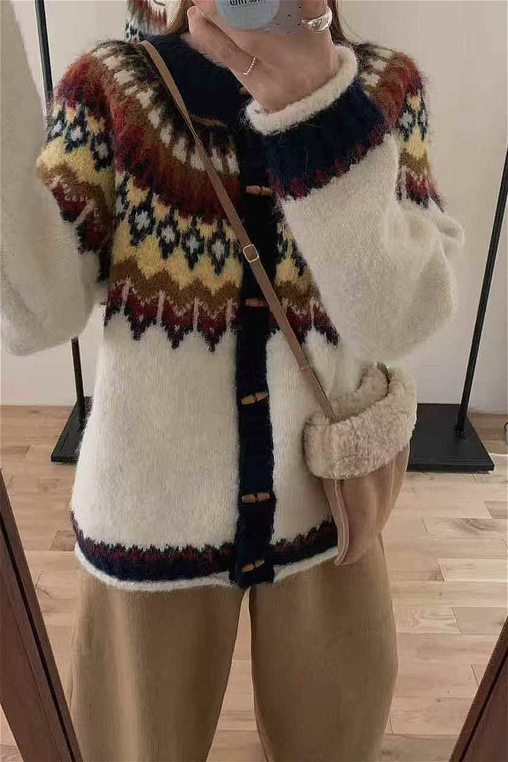 Mune | Round Neck Fair Isle Christmas Horn Button Cardigan
