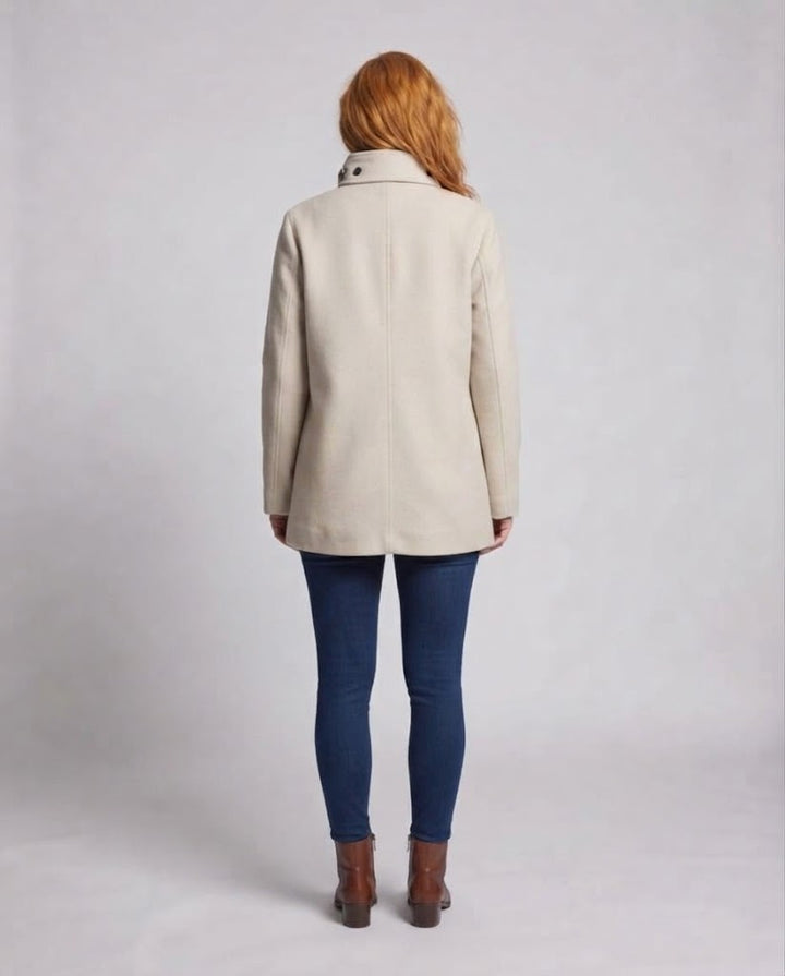 Ladies short-cut wool blend boxy coat with stand-up collar, oversized buttons and flap pockets Mune Fashion