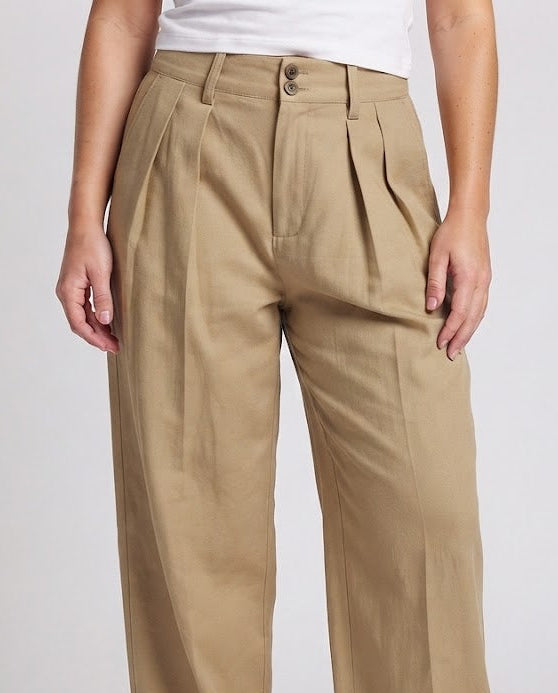 Ladies high-waisted wide pleated trousers made of cotton twill Mune Fashion