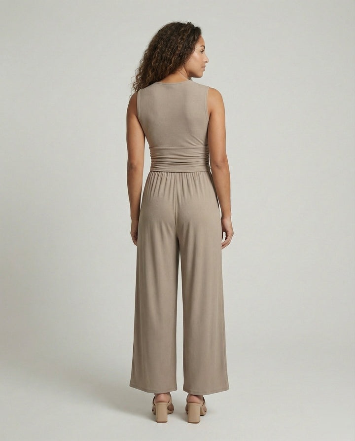 Women's jumpsuit with stylish V-neck and wide leg Mune Fashion