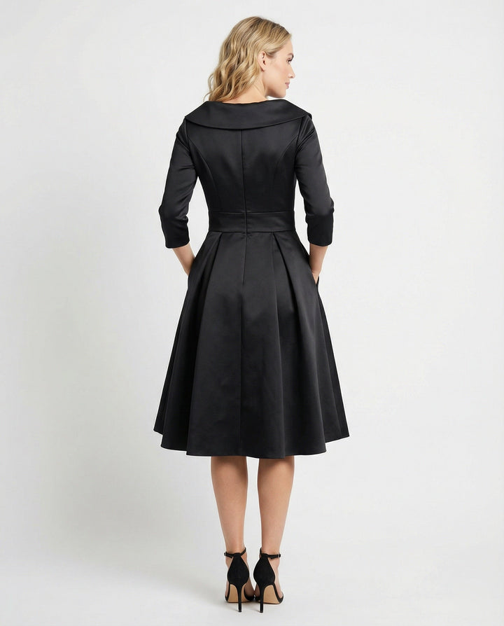 Elegant wrap dress with wide collar