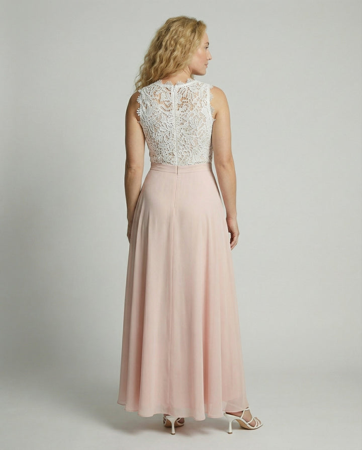 Elegant ladies summer dress made of lace for summer | Mune Fashion