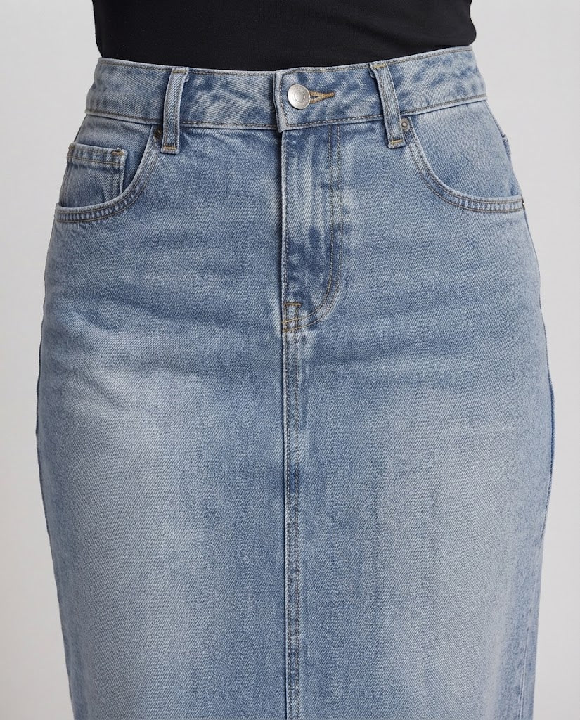 Women's High-Waisted Denim Midi Skirt with Raw Hem and Straight Cut Mune Fashion