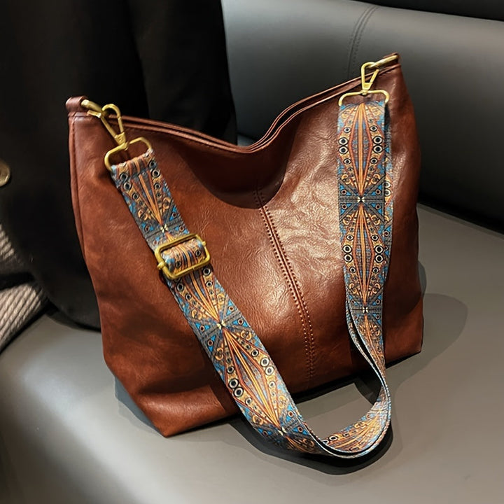 Mune Fashion - Chic tote bag with embellished strap